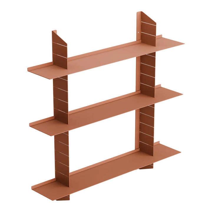 Modernes, offenes Regal aus Holz in Pfirsichfarbe mit drei Ebenen, freigestellt