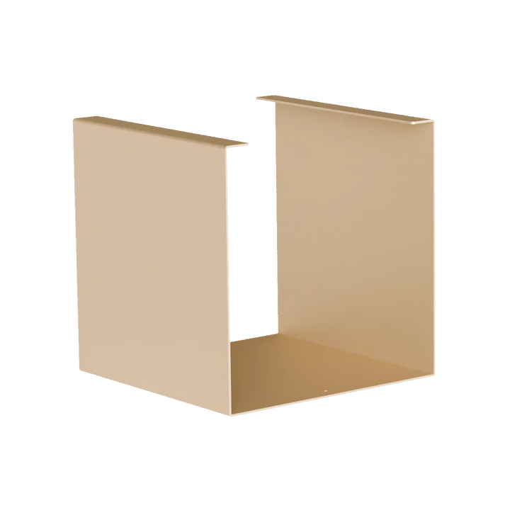 Beigefarbiges, eckiges Metallprofil auf schwarzem Hintergrund, modernes Design