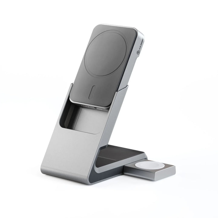 ALOGIC Matrix 3-in-1 Ladestation für Smartphone, Smartwatch und Earbuds auf weißem Hintergrund