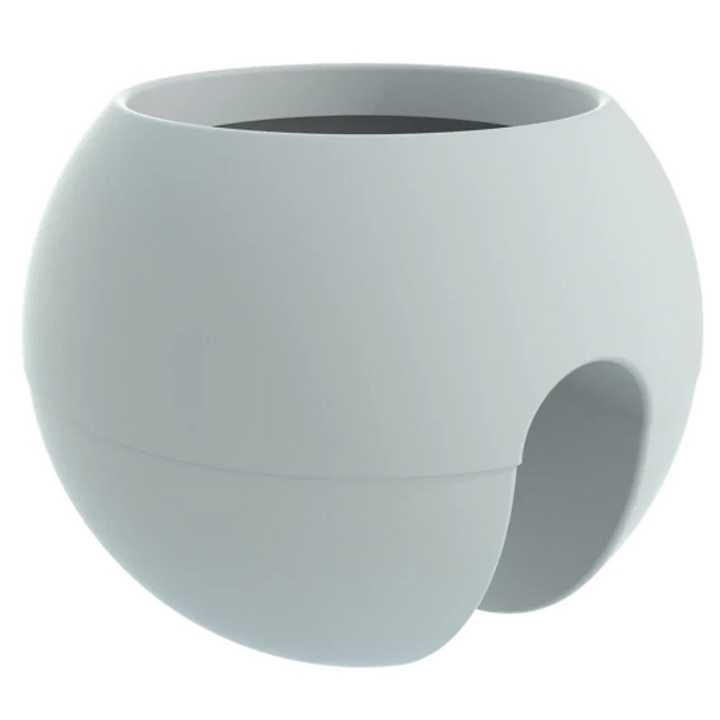 Ein weißer Bloomball mit einem Loch in der Mitte, der für Spiel- und Freizeitaktivitäten konzipiert ist.