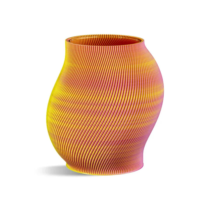 Bunte Vase aus 3D-Druck in Gelb-Pink, Baumwollzucker-Optik, modernes Design, weißer Hintergrund