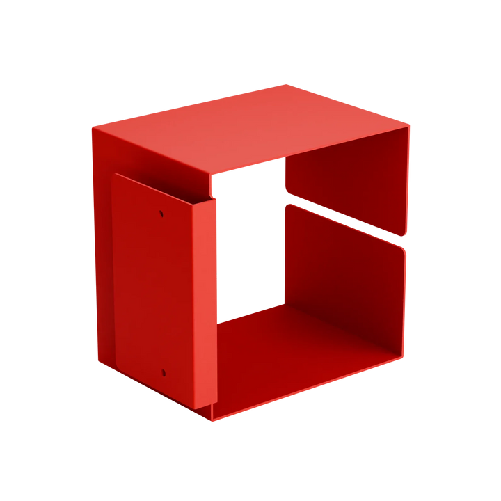 Ein moderner, minimalistischer roter Metallwürfel mit offenem Design und zwei ausgeschnittenen Seiten, ideal zur Aufbewahrung oder Dekoration.