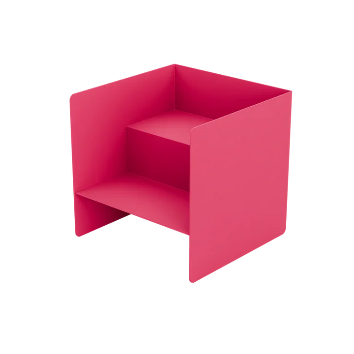 Pinkes, modernes Buchhalter-Regal aus Kunststoff mit Stufendesign, freigestellt