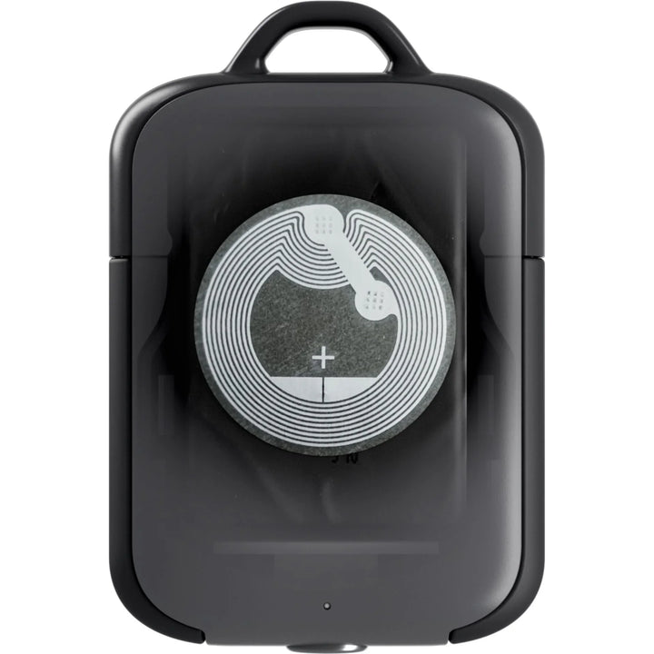 Schwarze NFC Tag Powerbank mit transparenter Front und sichtbarem Spulendesign