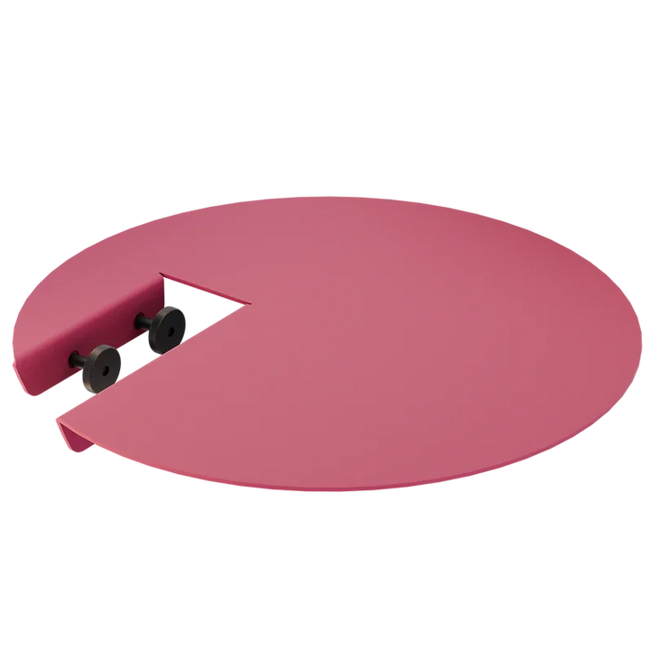 Runder rosafarbener Tablar-Auszugtisch mit ausgeschnittener Ecke und Rollen